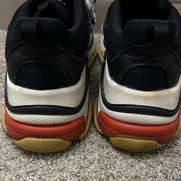 Balenciaga Men's Black and Red Sneakers - Picture 2 of 5
